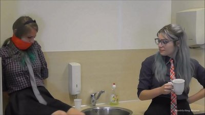 上癮 / 綁起來堵嘴 / 遇險女士